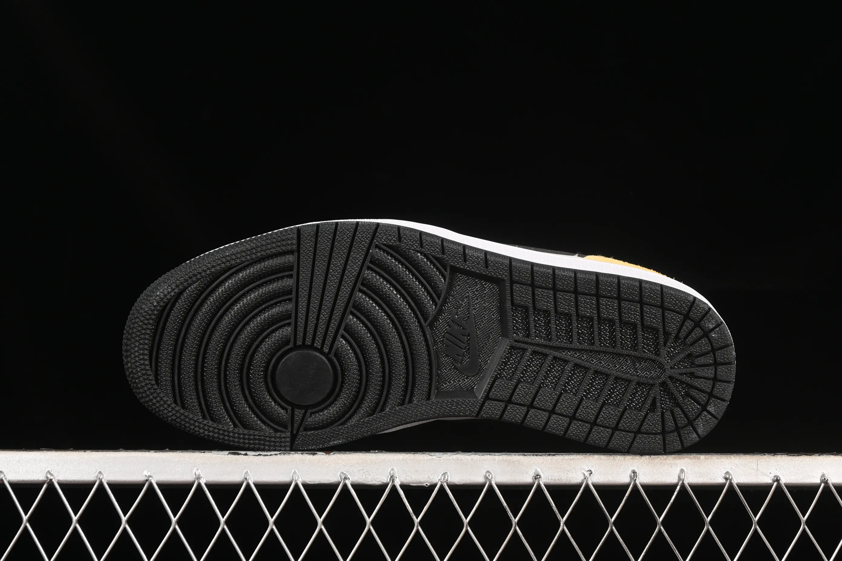 All categories Air Jordan Jordan series basketball shoes Air Jordan 1 Mid Air Jordan 1 Mid AJ1 Joe 1 neutral powder mid-top cultural casual sneakers DX4332-800